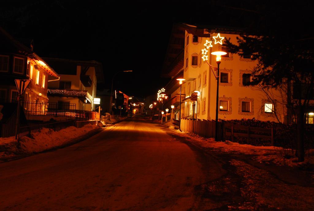 Haus Dorfschmied Hotel Flirsch Exterior photo
