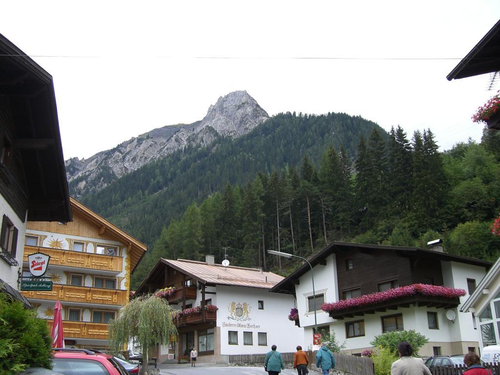 Haus Dorfschmied Hotel Flirsch Exterior photo